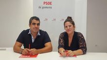 El alcalde de Valle Gran Rey Cristopher Marrero, y a la concejala de Bienestar Social, Festejos y Juventud, Sabina Rodríguez.