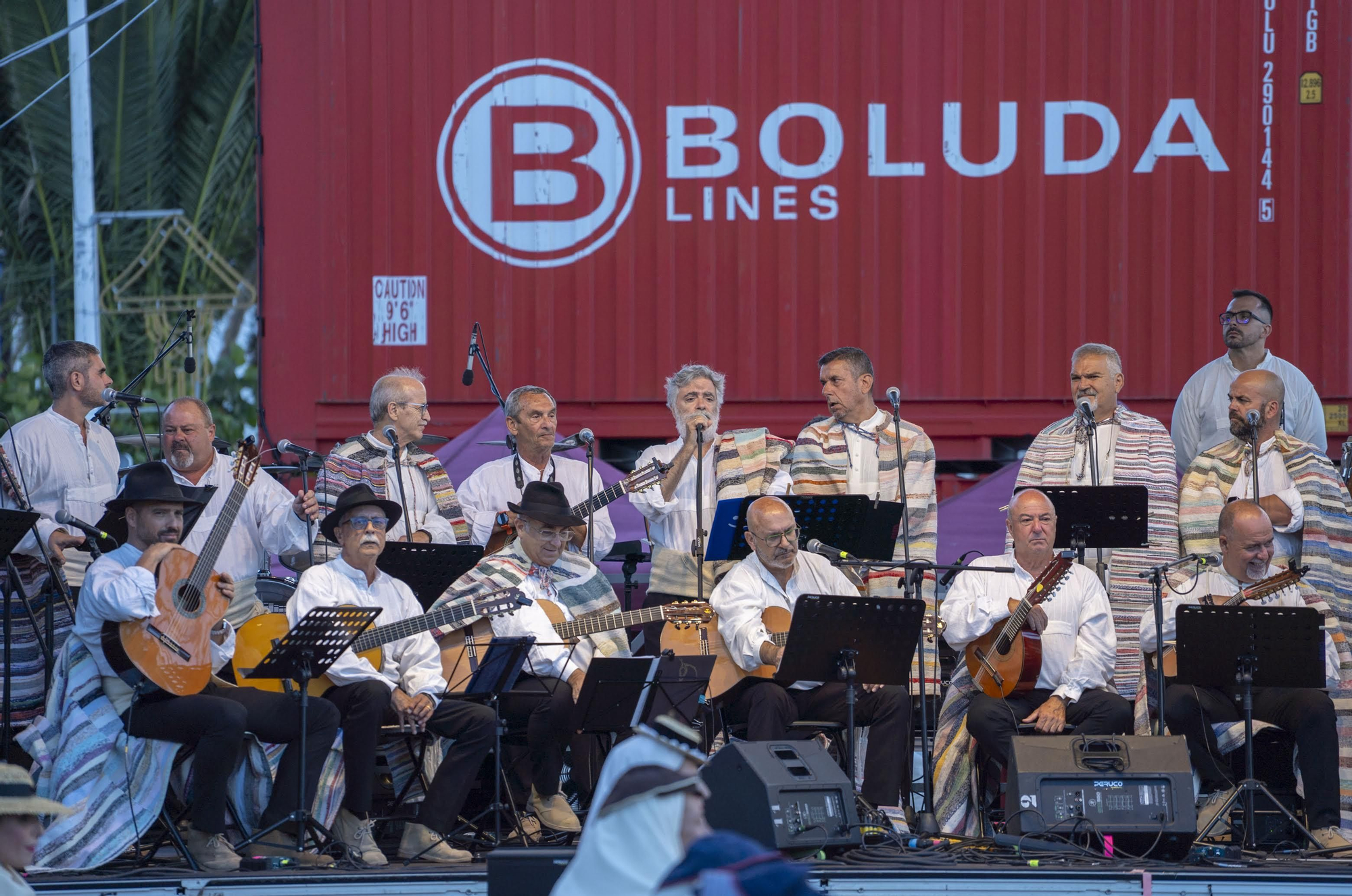 Tajadre y Los Benahoare cantan a La Palma en La Bajada.