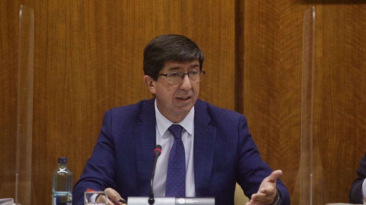 El vicepresidente de la Junta de Andalucía y consejero de Turismo, Regeneración, Justicia y Administración Local, Juan Marín, comparece en comisión parlamentaria.