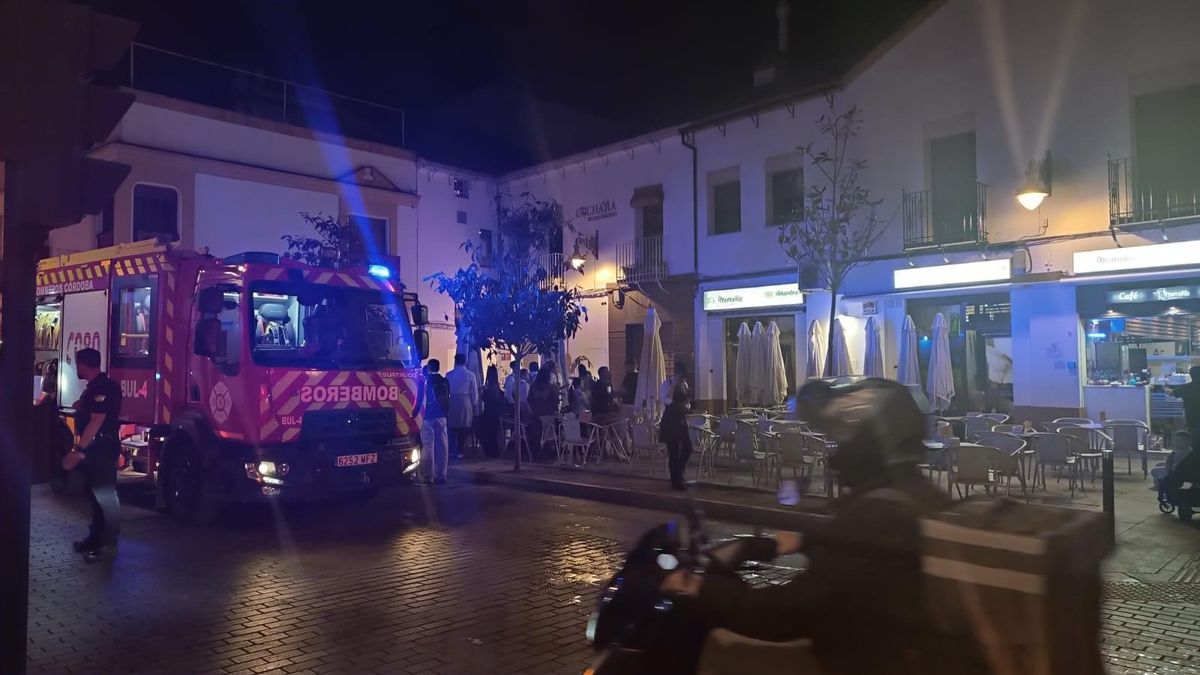 Desalojado un restaurante en Córdoba por un conato de incendio y atendida una mujer tras una caída en su casa