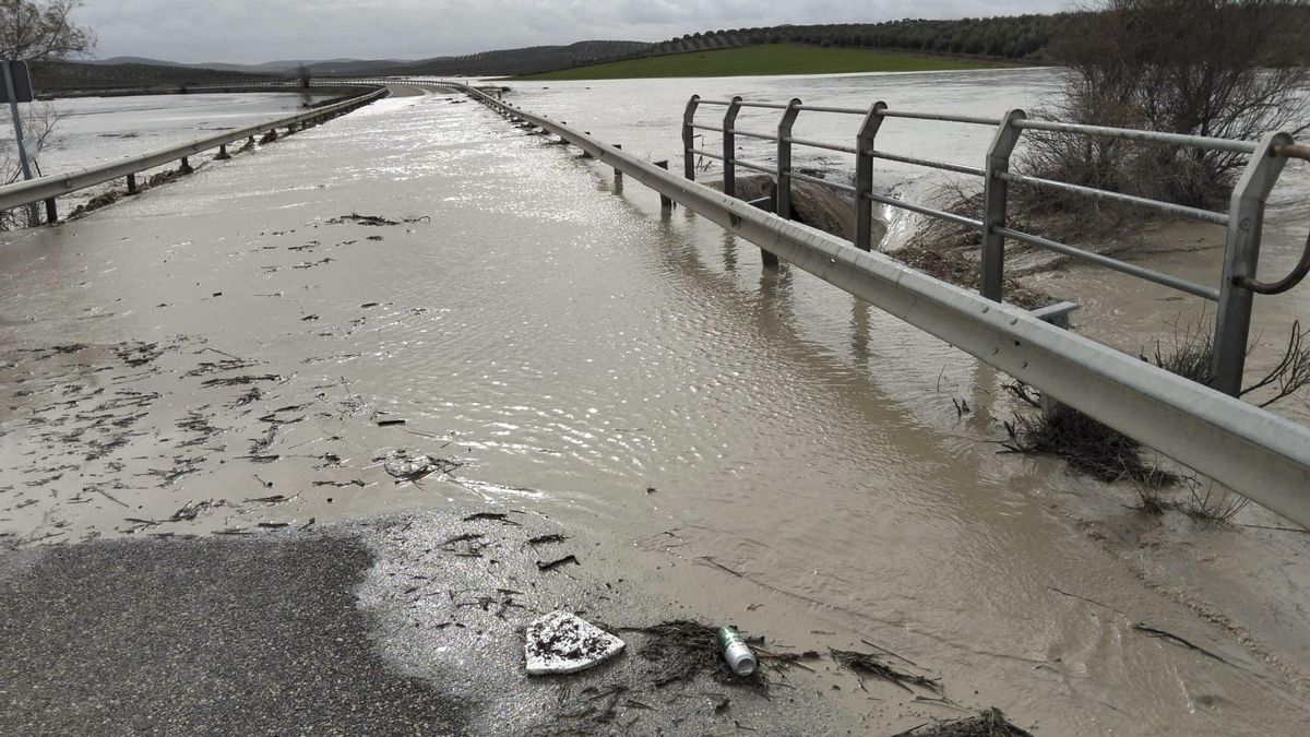 Carretera A-3126 cortada por la inundación