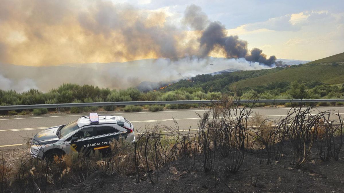 Extinguido en la parte de Portugal el incendio forestal de Hermisende, en Zamora