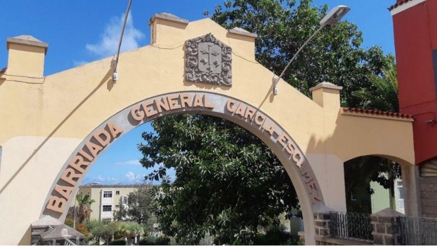 Arco de la Barriada García Escámez. (Catálogo de vestigios franquistas de Santa Cruz de Tenerife)