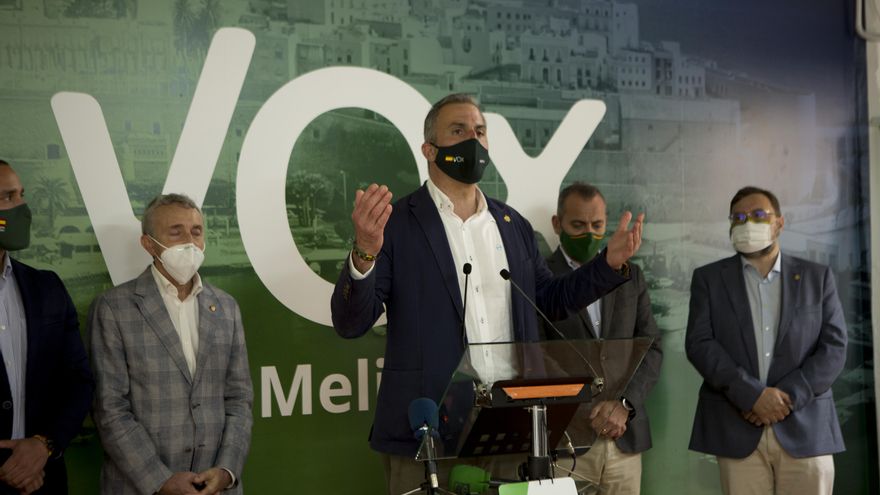 El secretario general de Vox, Javier Ortega Smith, ofrece un mitin en la nueva sede del partido en Melilla