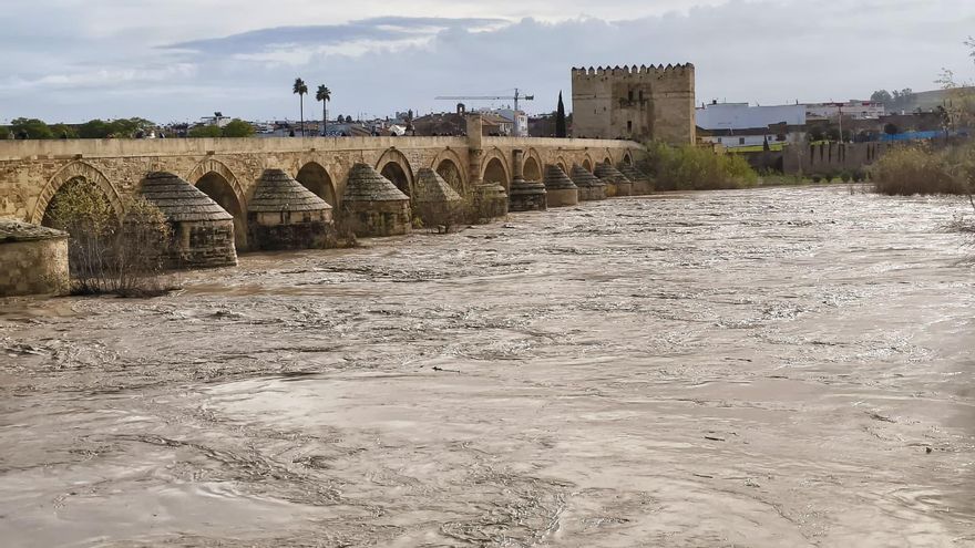 El aumento del caudal del río Guadalquivir en Córdoba