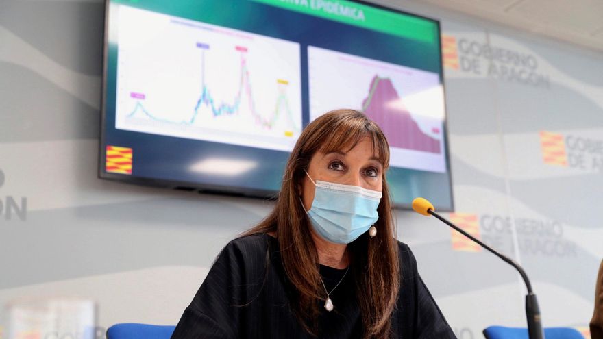 La consejera de Sanidad de Aragón, Sira Repollés, durante la rueda de prensa. EFE/Javier Cebollada