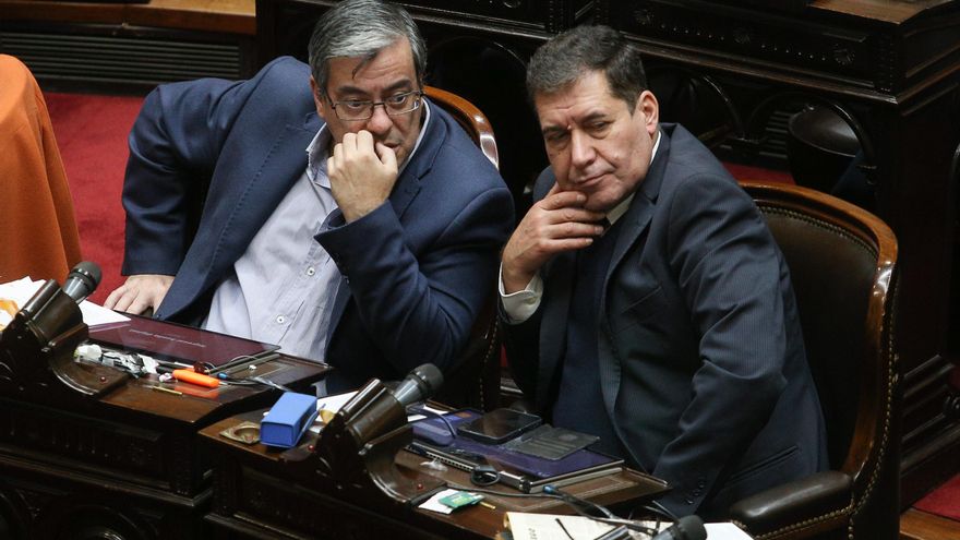 Sin candidato, el peronismo hace equilibrio para evitar la ruptura y hacer frente a la agenda de reformas de Milei