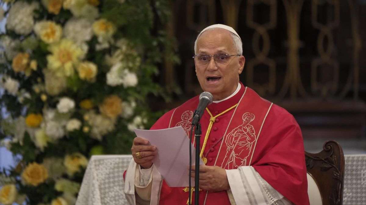 El papa León XIV durante un encuentro con obispos, sacerdotes, diáconos, religiosos, seminaristas y agentes de pastoral en la Catedral de Santa Ana, en Las Palmas de Gran Canaria.