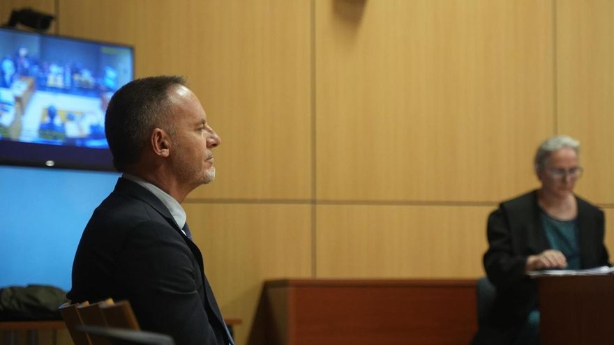 El policía juzgado por los bulos racistas en un acto de Vox alega que le grabaron sin permiso