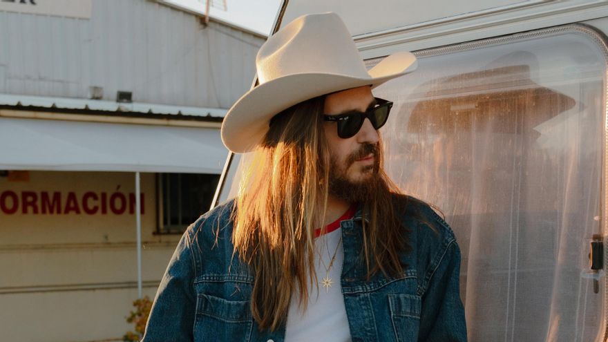 El cantante y compositor Carlos Sadness, en una imagen de promoción