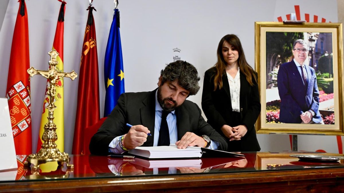 Rebeca Pérez se convierte en la primera alcaldesa de la historia de Murcia mientras se decide el relevo en la Alcaldía