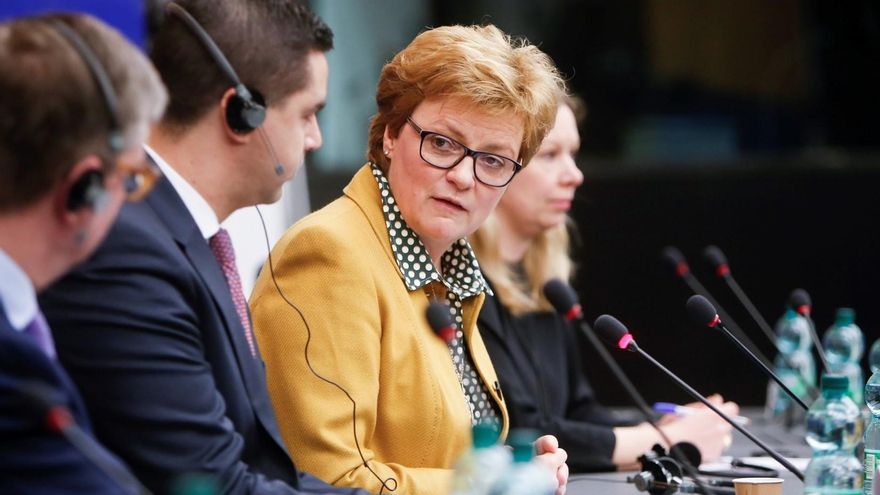 Monika Hohlmeier, la eurodiputada alemana de la derecha, manchada por la corrupción, que pone en duda a España