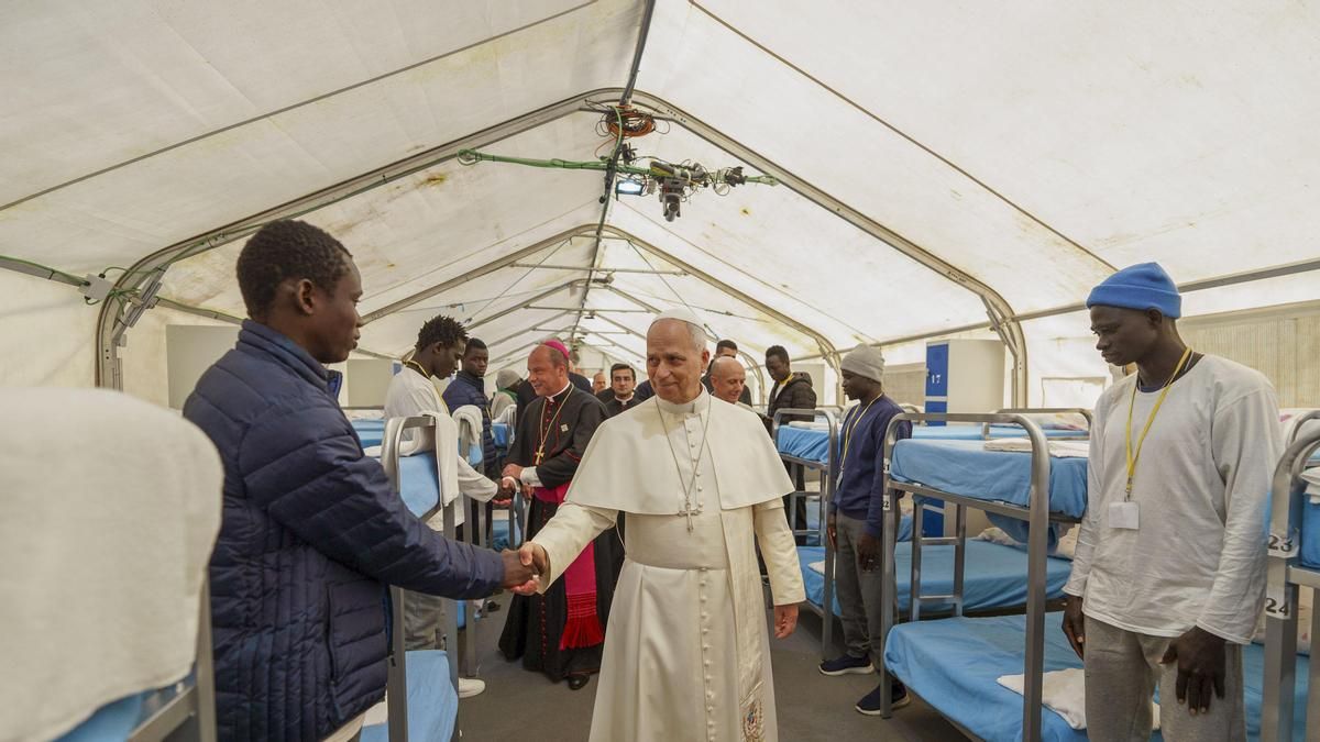 El papa León XIV viaja a Lampedusa tras su visita a Canarias