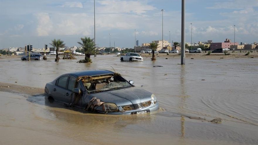 Kuwait anuncia un muerto por lluvias torrenciales tras dimisión de ministro