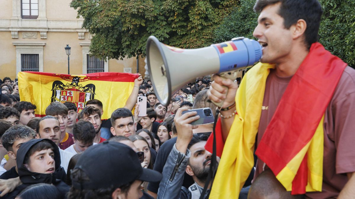 Vito Quiles, en un acto 'España combativa' convocado en la Facultad de Derecho de la Universidad de Granada.