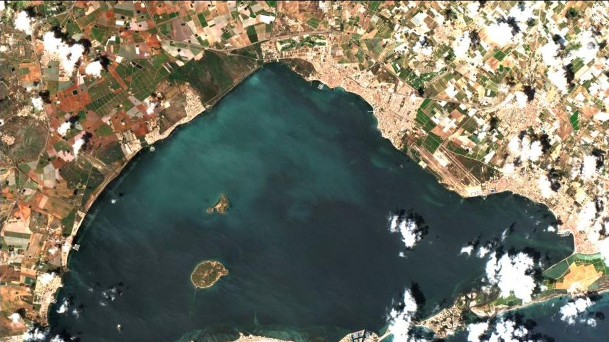 La mancha blanca del Mar Menor se expande tras la dana Alice: "Podría tener consecuencias nefastas en el ecosistema"