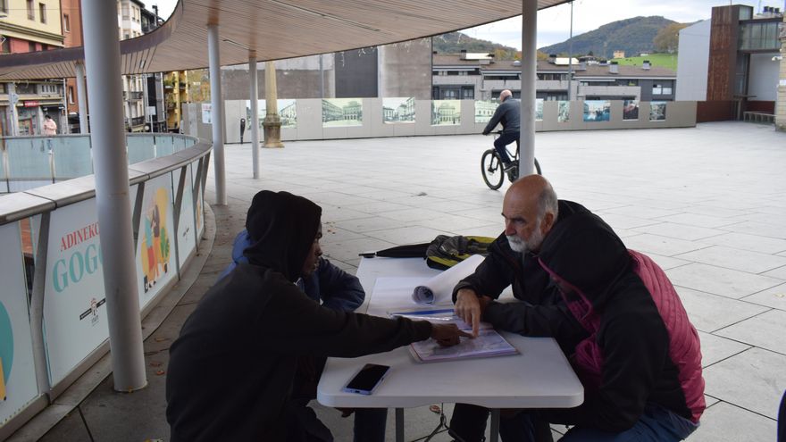 A 126 pasos del sueño europeo: Irún, la última frontera para los migrantes que han llegado a Canarias