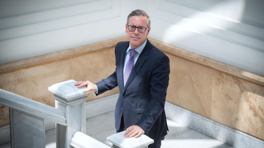 El secretario general del PP de la Comunidad de Madrid, Alfonso Serrano, posa para Europa Press, en el Senado, a 10 de julio de 2025, en Madrid (España).