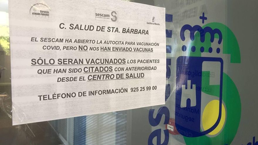 Cartel sobre la autocita para vacunación en un centro de salud de Toledo
