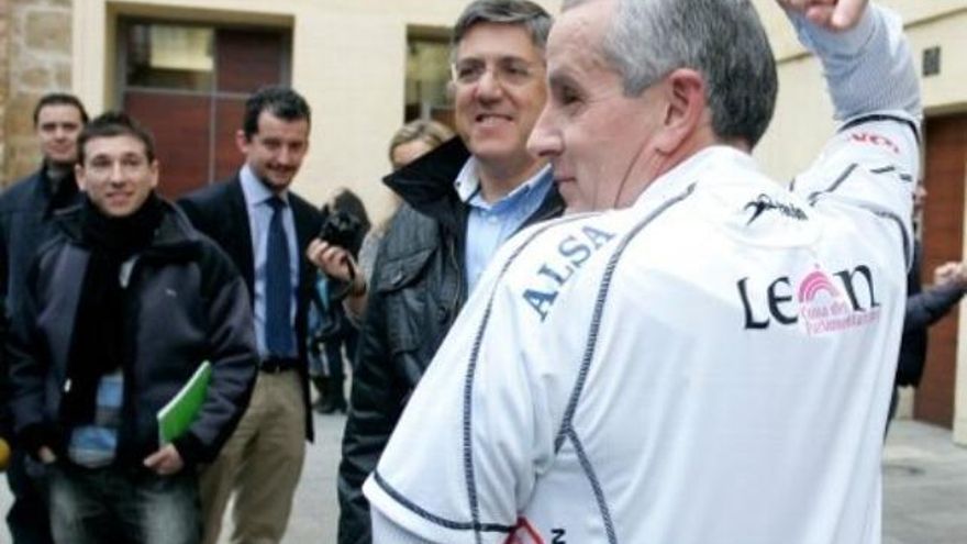 El alcalde Emilio Gutiérrez, adalid de la marca 'León, cuna del parlamentarismo' que todo lo inundó en su mandato.  / Campillo / ICAL