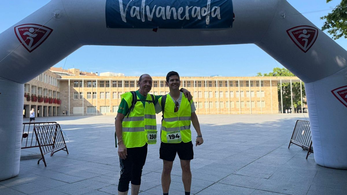 David Macho y José Jiménez en la salida de la Valvanerada en la Plaza del Ayuntamiento de Logroño