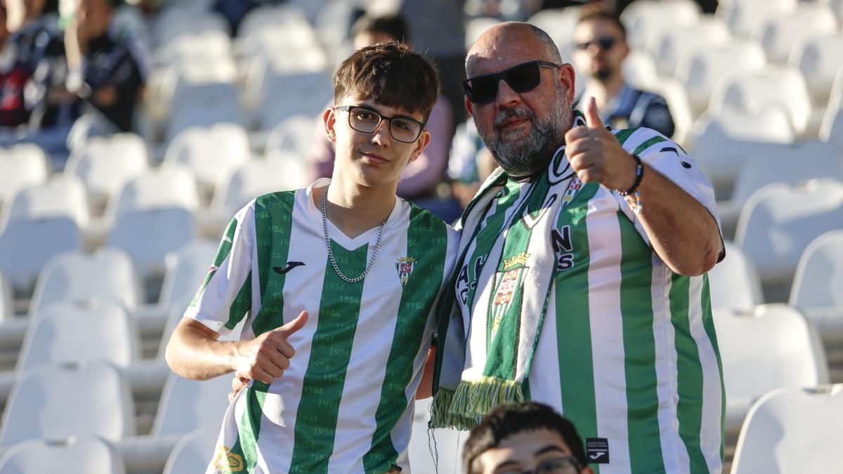 Grada Blanquiverde del Córdoba CF - CD Mirandés