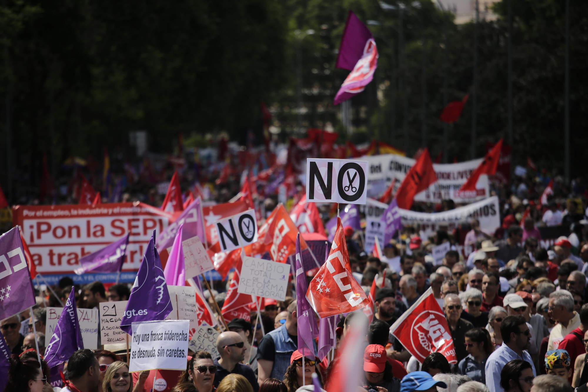 Miles de personas se manifiestan el 1 de Mayo en Madrid