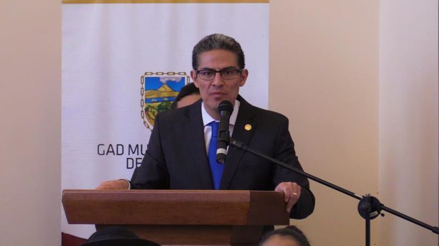 Javier Altamirano, alcalde de Ambato, participa en el acto de proclamación del Festival de la Fruta y de las Flores hoy viernes. La ciudad ecuatoriana de Ambato, en la región andina del país, recibió por todo lo alto la declaración de "patrimonio inmaterial" de la región andina, en el acto de proclamación del festival.