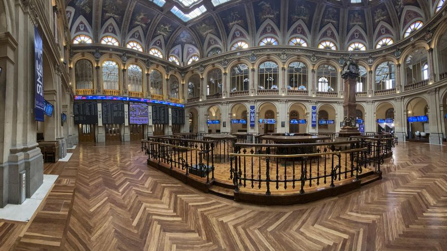 Visión general del interior del Palacio de la Bolsa de Madrid (España).