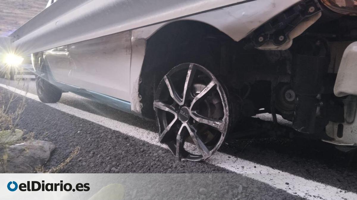 Un conductor ebrio conduce sin una rueda delantera tras colisionar varias veces contra un quitamiedos en la TF-11
