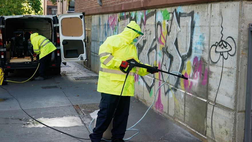 Vitoria vuelve a contratar la limpieza de grafitis al empresario sin experiencia por el que recibió informes negativos en 2024