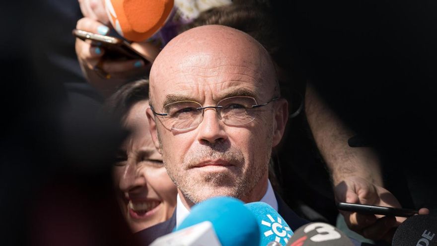 Archivo - El líder de VOX en Bruselas, Jorge Buxadé, atiende a los medios de comunicación en los juzgados de Plaza de Castilla, a 5 de julio de 2024, en Madrid (España).