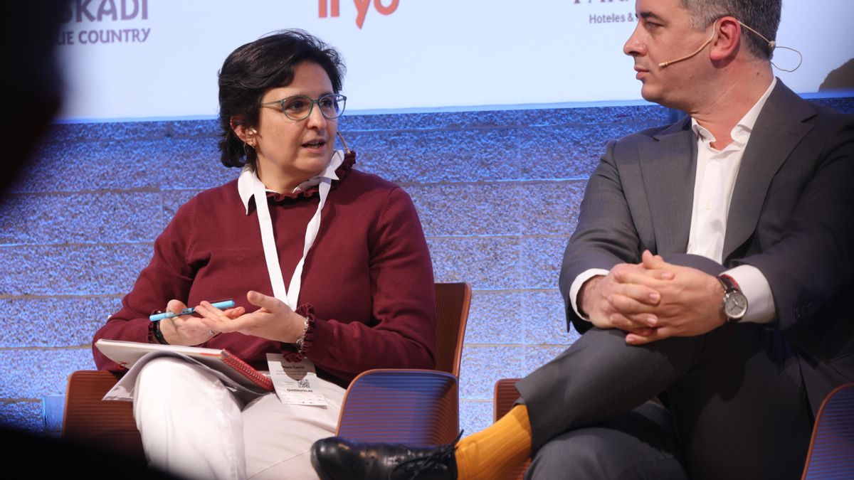 María García Hernández, directora del Grupo de Investigación “Turismo, Patrimonio y Desarrollo” de la UCM, y Rodrigo Rodríguez Hans Vicepresidente de Prodetur de la Diputación de Sevilla