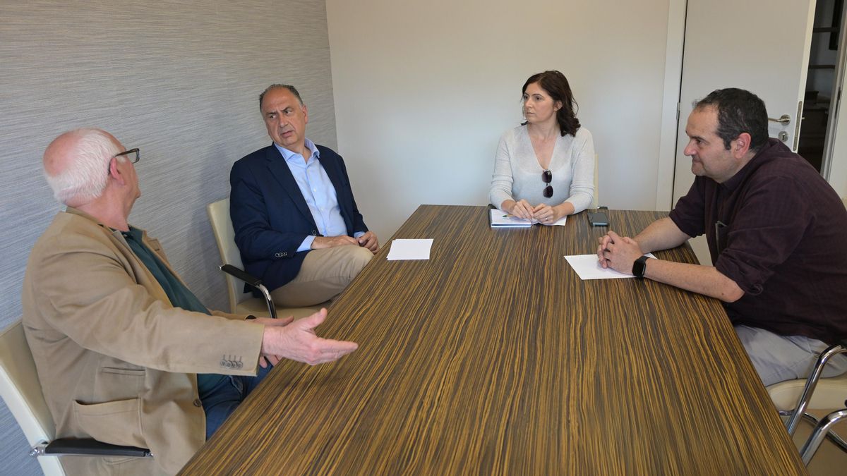 Reunió de l'alcaldessa de Paiporta i els responsables municipals amb el conseller Valderrama.