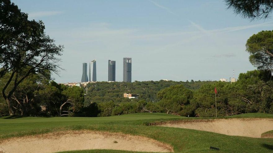 Bronca política por la cesión de terrenos al Club de Campo de Madrid, núcleo de la 'jet set' ligada al PP acusado de "okupa"