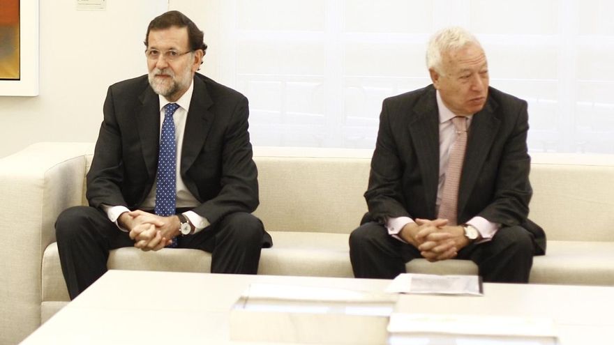 Casado y Pastor presentan el libro de Margallo, que relata sus desencuentros con Santamaría y distanciamiento de Rajoy