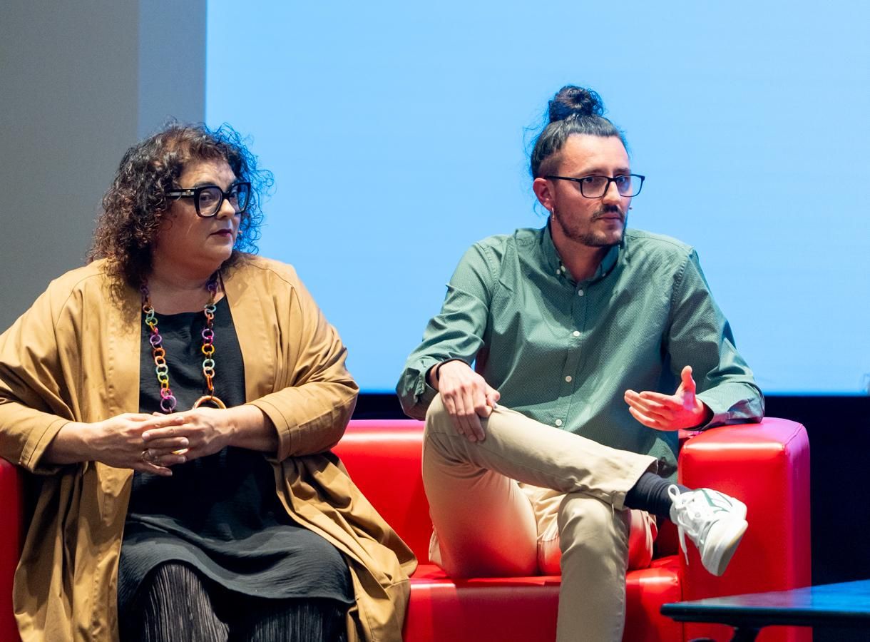 Olga Agüero y Rubén Alonso plantean su punto de vista sobre la importancia de un medio como elDiario.es en Cantabria.