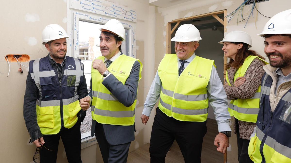 Visita institucional a las nuevas viviendas colaborativas de alquiler joven.