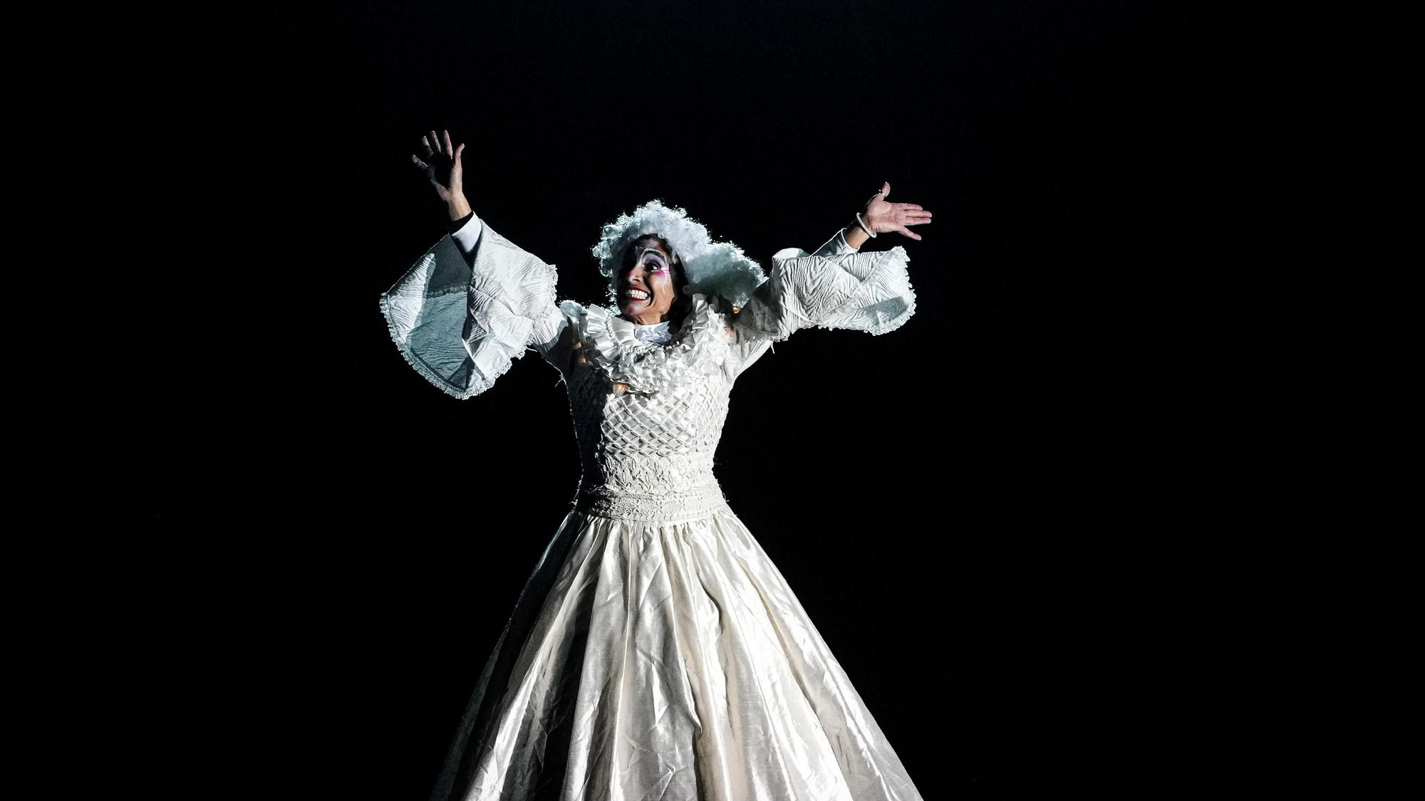 Espectáculo de acrobacias en la Corredera