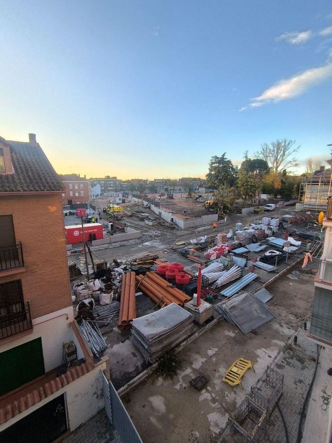 Imagen exterior de la zona de obras por las filtraciones en la estación de Metro