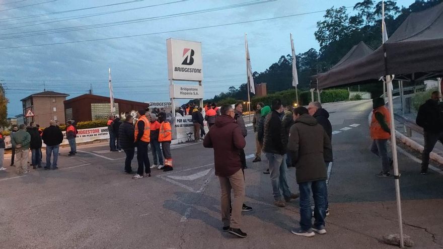 Décima jornada de huelga en la planta de Bridgestone de Puente San Miguel