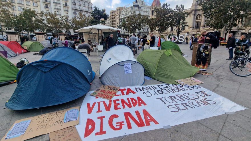 En la acampada por la vivienda en Valencia: “En tres años he pasado a pagar el triple por una habitación”