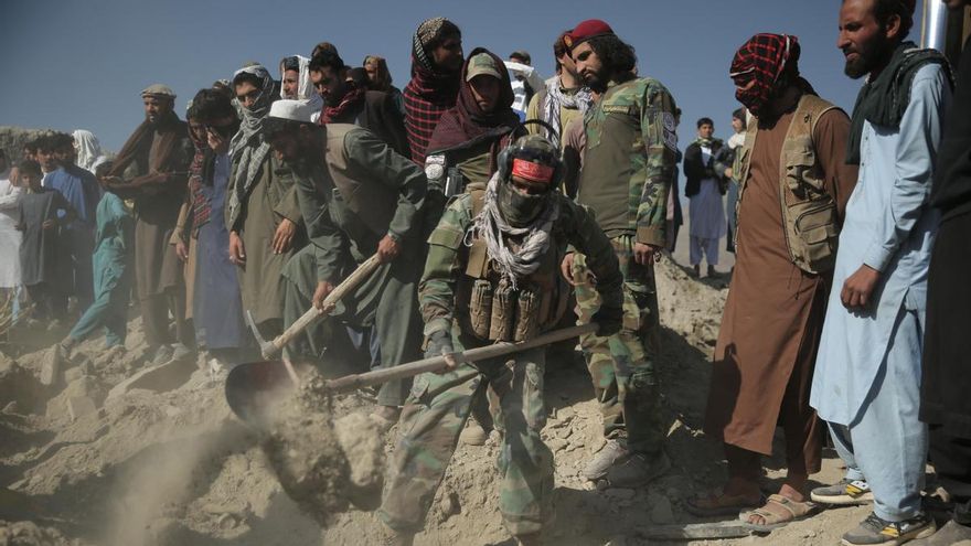 Pakistán bombardea Afganistán y mata a 17 personas, entre ellos once niños