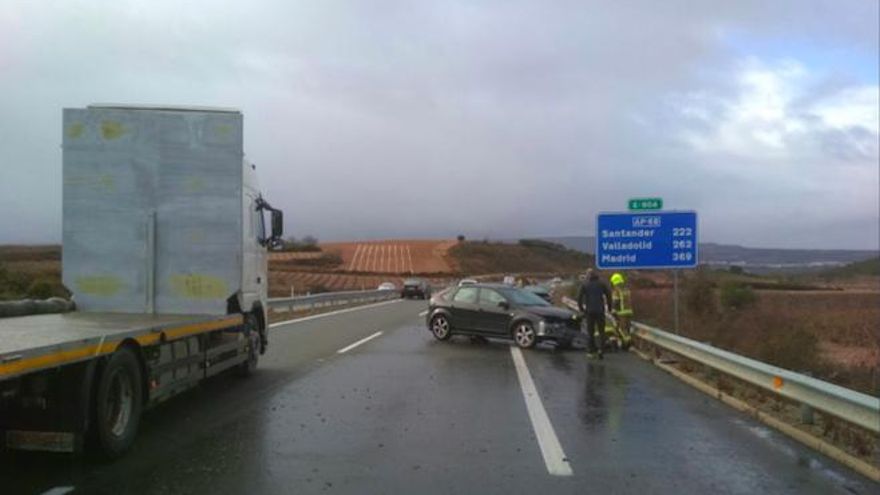 Accidente múltiple en la AP-68 con ocho vehículos implicados