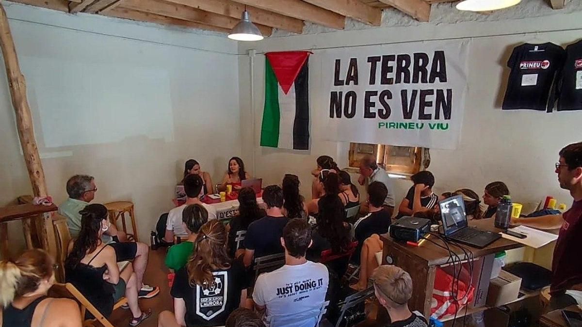 El ateneo de La Cerdanya denuncia 2.000 euros en multas tras echar de un acto a un mosso fuera de servicio