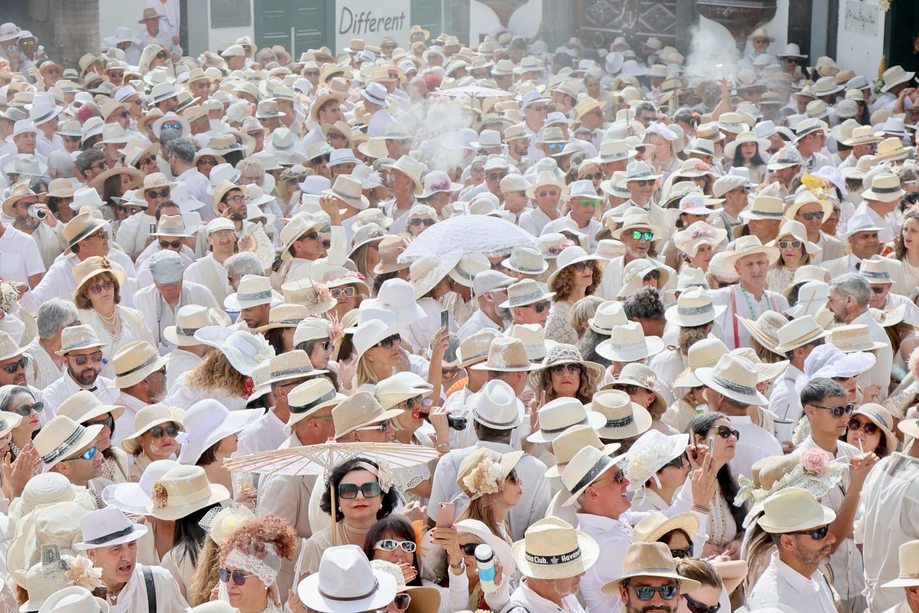 Los Indianos toman Santa Cruz de La Palma al son del Caribe. JOSÉ AYUT
