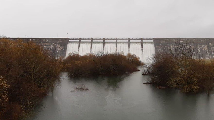 El embalse que suministra a Vitoria y a Bilbao llega al 97% y pone en alerta por inundaciones a Euskadi