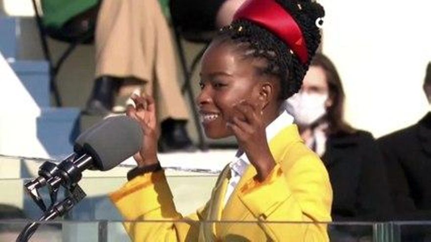 Amanda Gorman, la poeta de 22 años estrella de la investidura de Biden: "El país no está roto, sino simplemente inacabado"