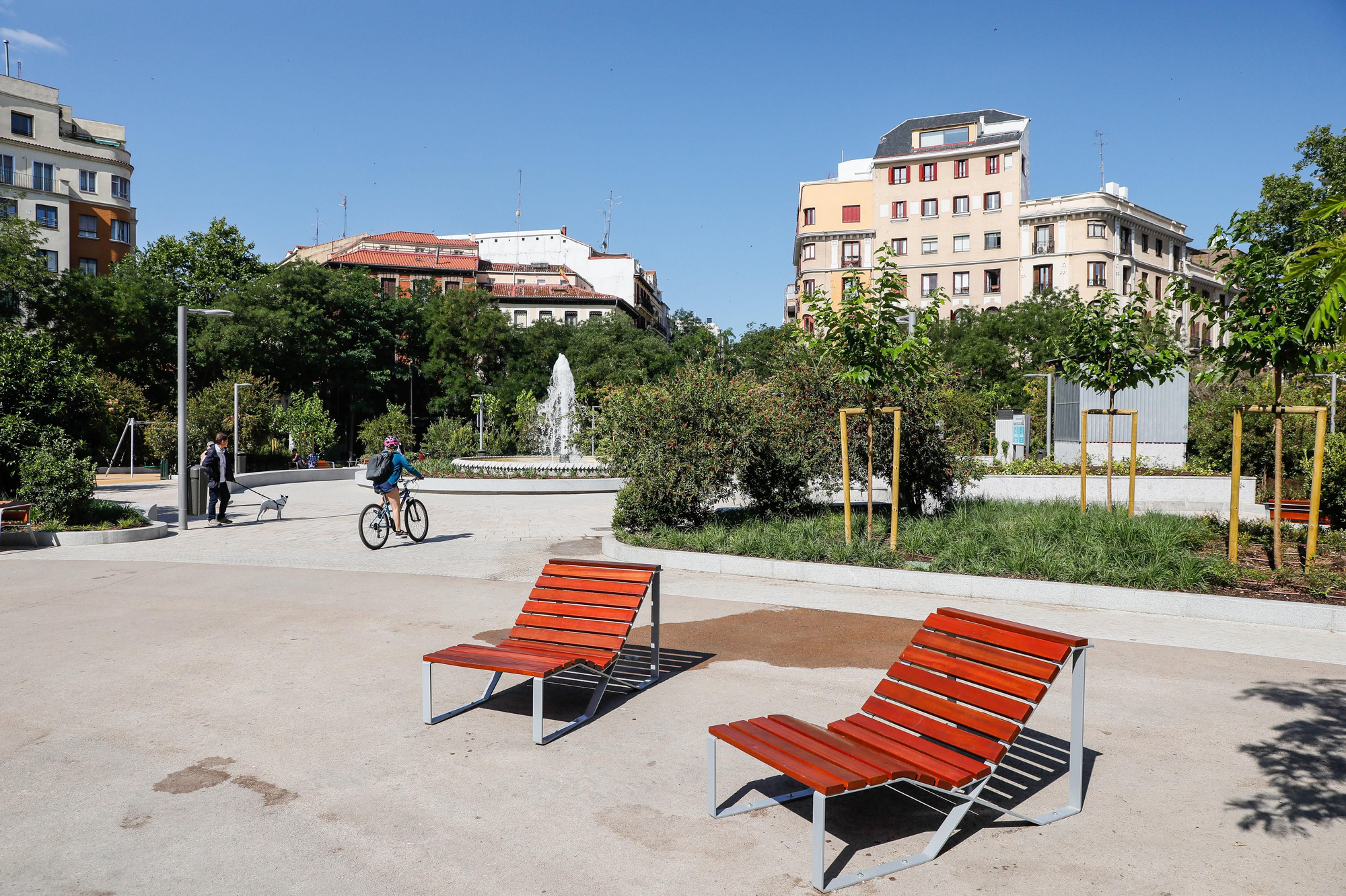 Recorrido foto a foto por la renovada plaza de Olavide