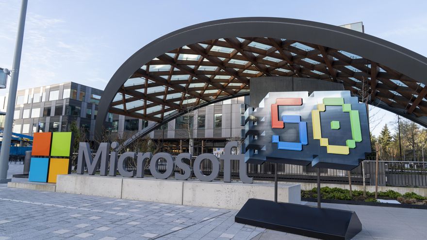Trabajadores de Microsoft protestan en la sede central de la compañía en EEUU por su colaboración con el ejército israelí